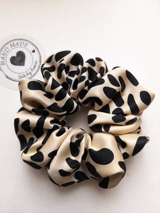 Jedwabna gumka w groszki scrunchie