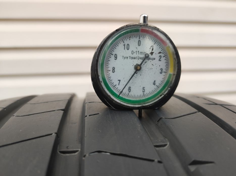 255.35.19 jedna opona Pirelli P Zero