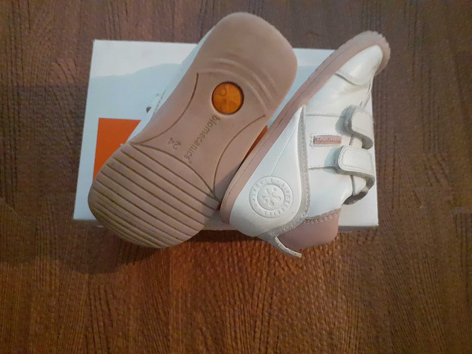 Sapatilha branca biomecanics Tamanho 24