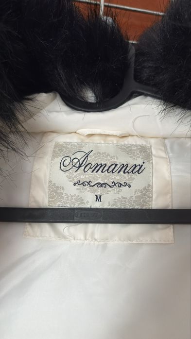 Casaco acolchoado com gola de pelo