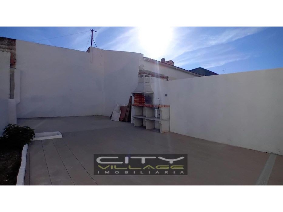 Apartamento T1+1 com Quintal e Churrasqueira Zona Baixa da Banheira