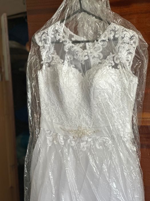 Весільна сукня ))