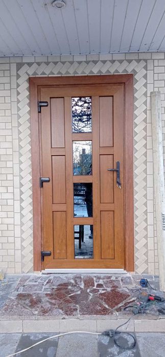 Металопластикові вікна та двері в сарай, вуличний туалет Коломия