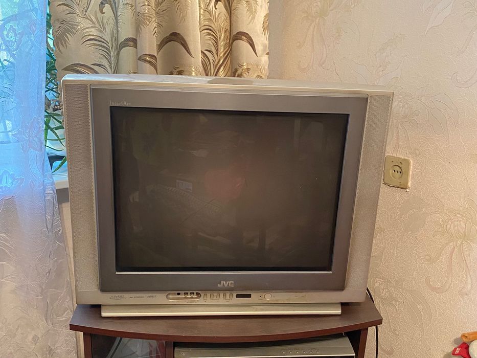 Телевізор працює( не пересилаю)