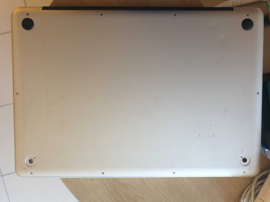 MacBook Pro + Pokrowiec i ładowarka