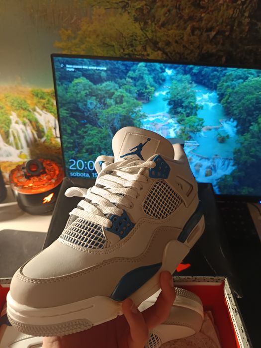 Air Jordan 4 Retro