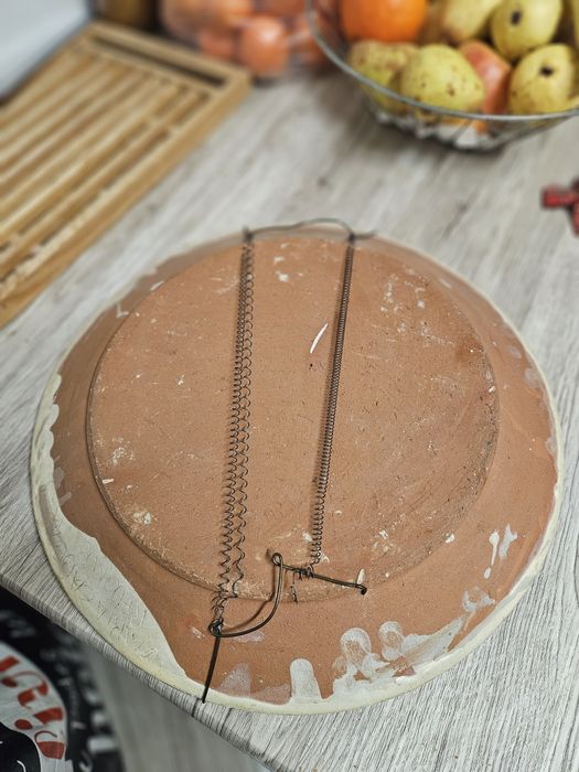 Prato em cerâmica pintado à mão