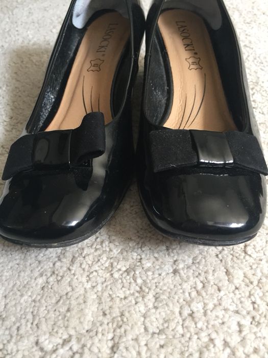 Lakierowane pantofle r. 38 Lasocki