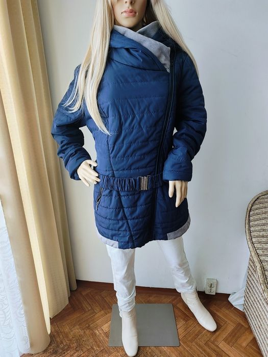 Granatowa pikowana kurtka z kapturem sepia z paskiem jesienna zimowa