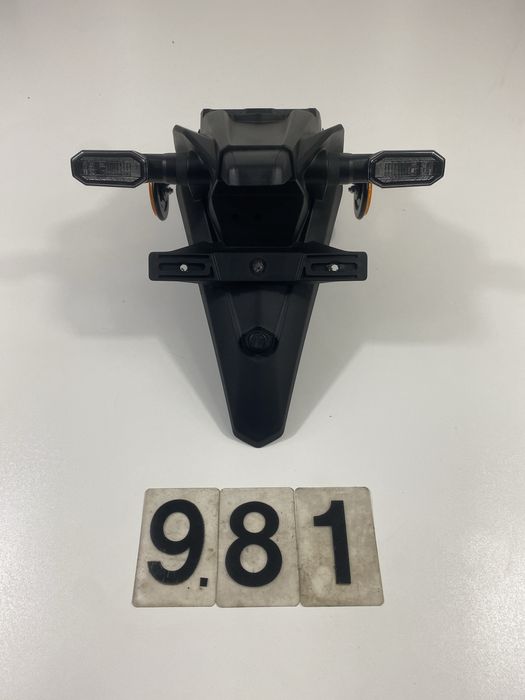 Suzuki GSX-S 1000 GX 25 GSXS Nadkole Mocowanie tablicy Kierunki A981