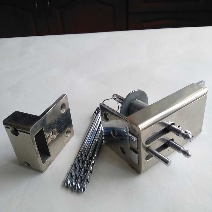 Замок ригельный 5 ключей.