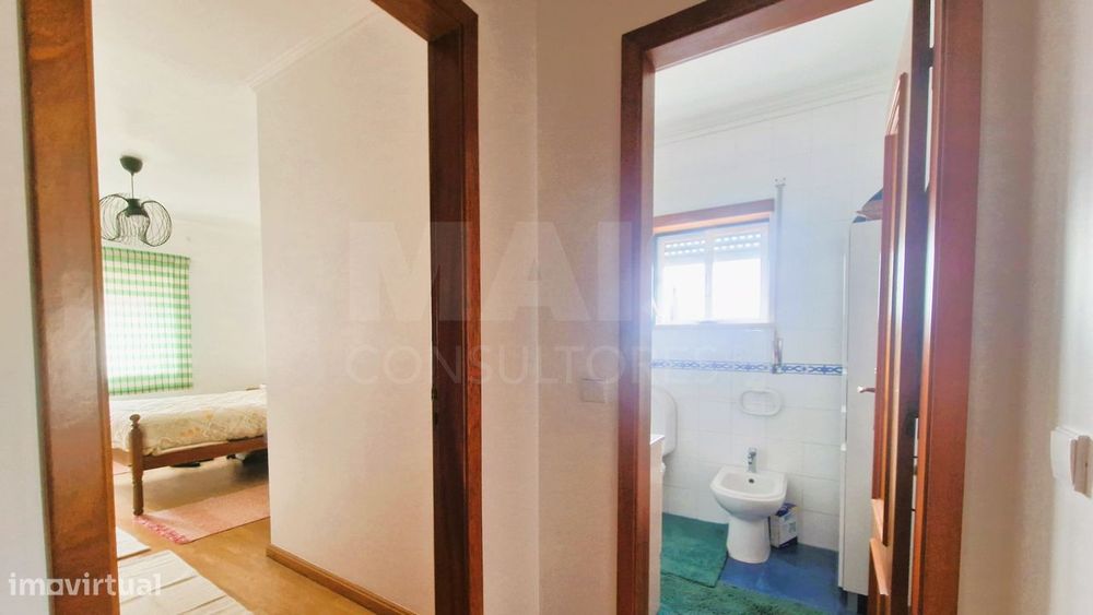 Apartamento T2, com elevador e estacionamento - Caldas da Rainha