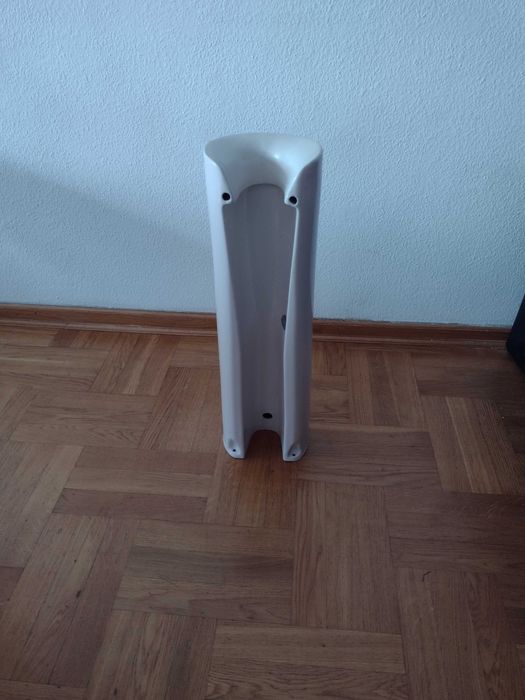 Półpostument ceramiczny