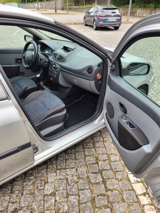 Carro Clio Renault