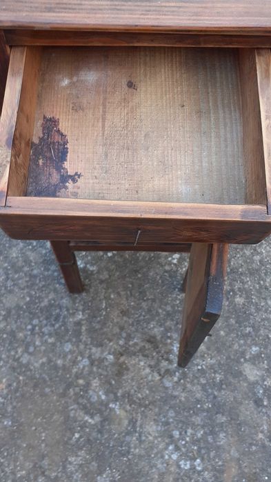 Mesa de Cabeceira e Cómoda Antigas para Restaurar