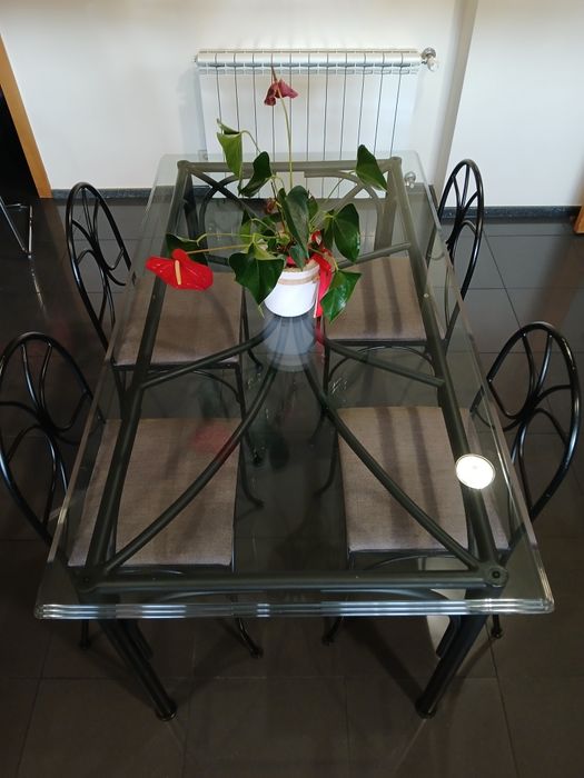 Vendo mesa em vidro
