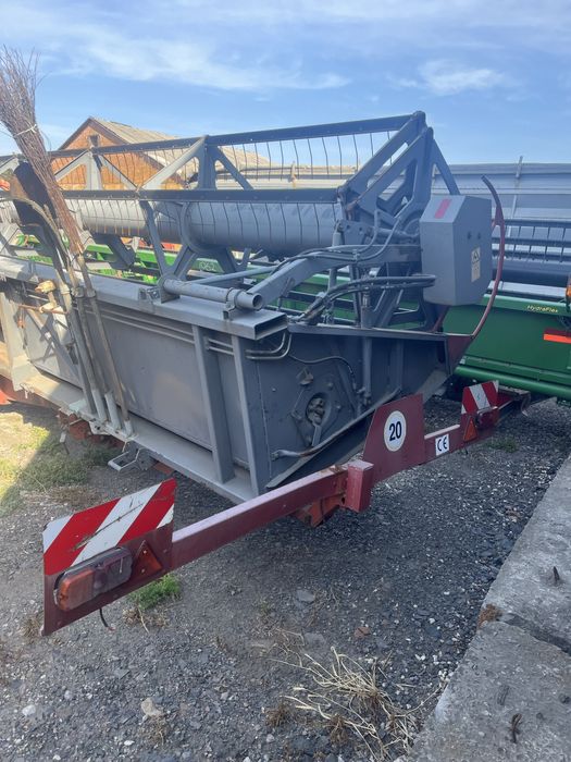 Acros 580,в коплекті з жаткою на транспортному візку