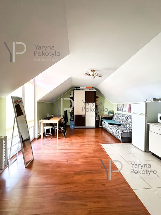 Продаж будинку по вул. Сулими