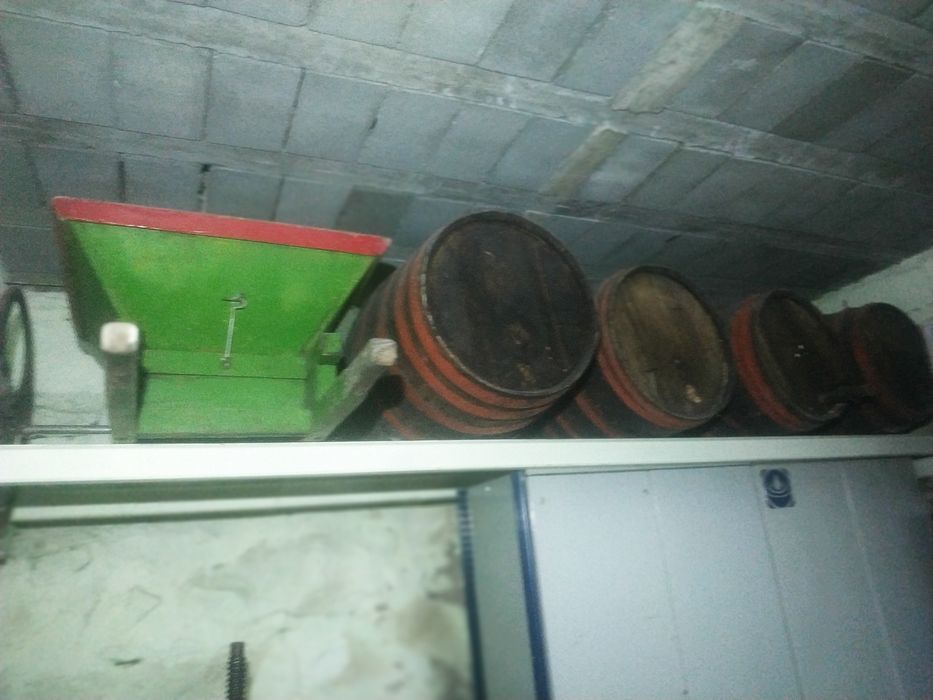 Máquinas para Vindima manual, ralador, pipas madeira, compressor uvas