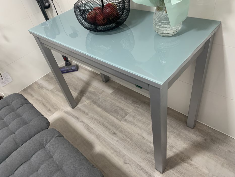 Mesa de cozinha Perbufer semi-nova