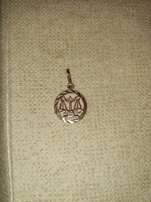 Кулон золотой "весы", золото, 585 проба