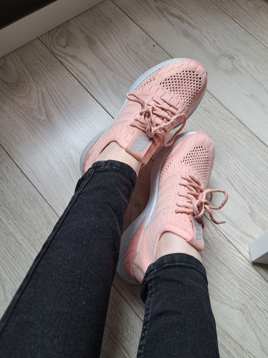 Buty sportowe damskie