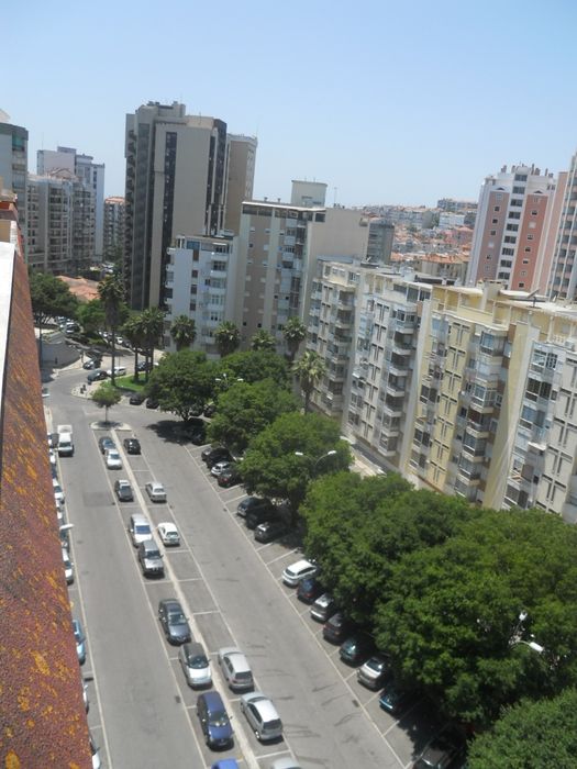 T2 em Algés arrenda-se | grandes terraços | 10.º piso | Óptima vista e excelente localização