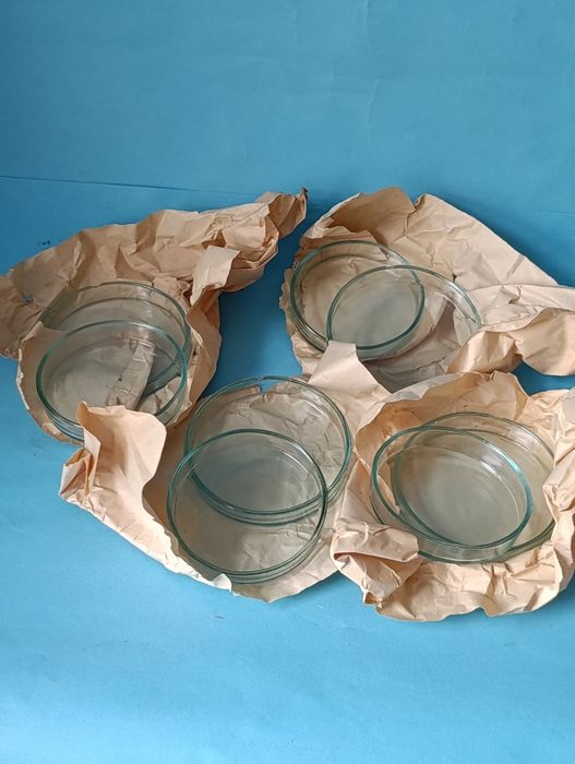 Чашки Петри уценка, с небольшими сколами по краям