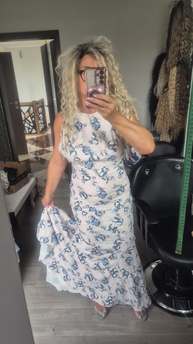 Piekna nową sukienka