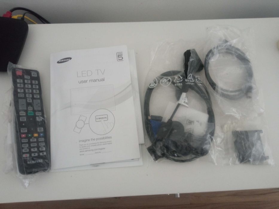 TV 40" Samsung HD  UE55AU7025K