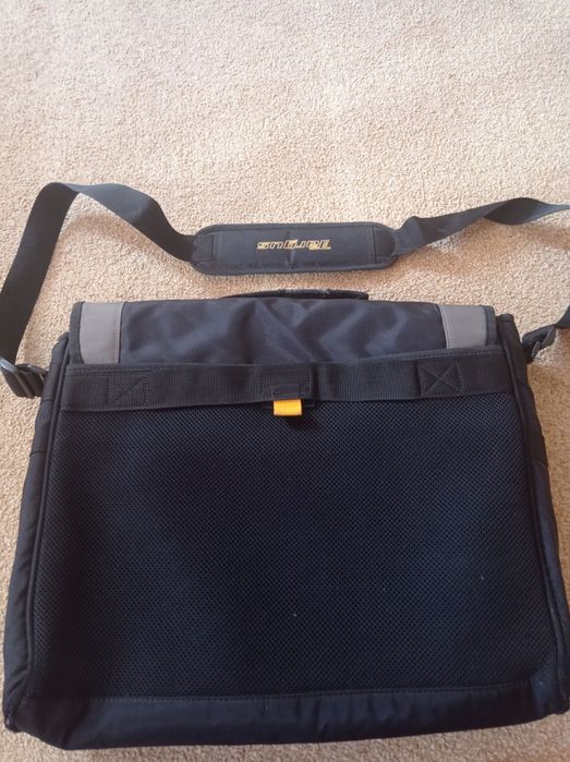 Сумка для ноутбука.