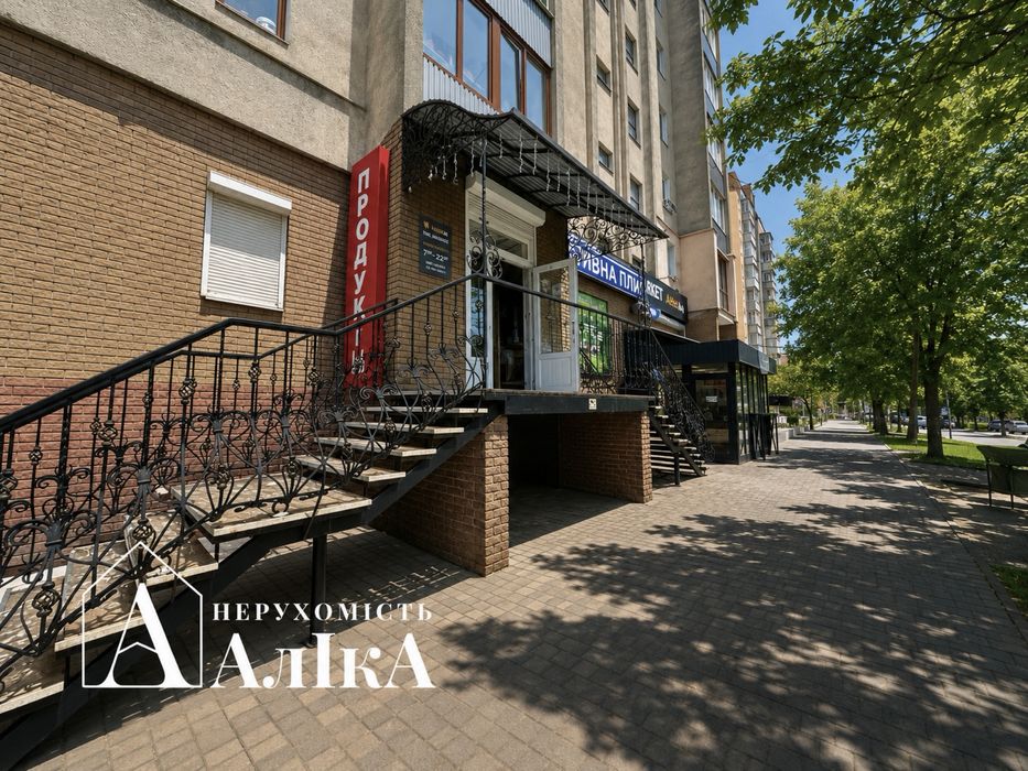 Продам фасадне приміщення