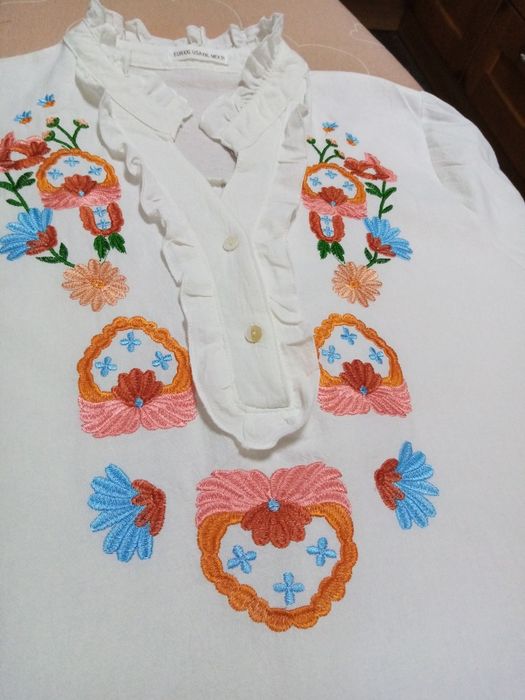 Blusa de senhora bordada