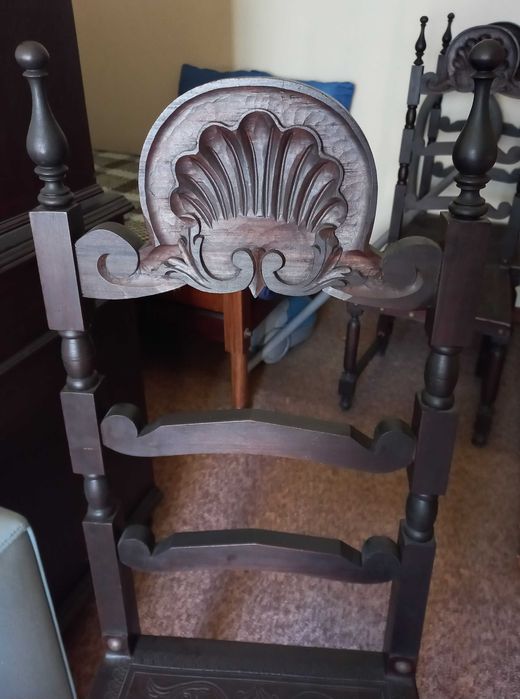 Mesa de Sala com 8 Cadeiras Vintage