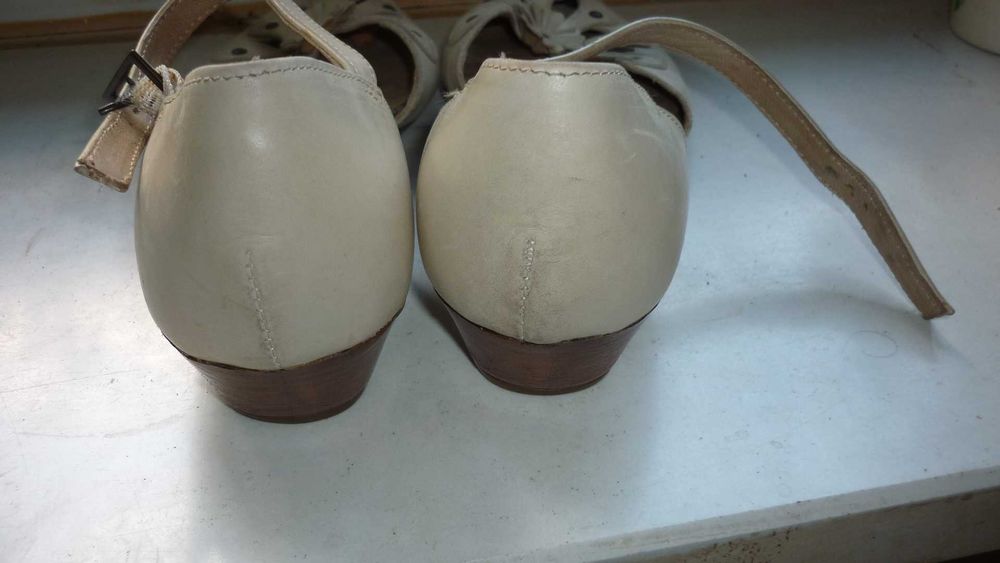 Moshulu- skórzane letnie beżowe buty  r; 36