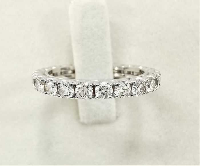 Anel de ouro com 24 diamantes. Com 20% DESCONTO EXTRA!!!