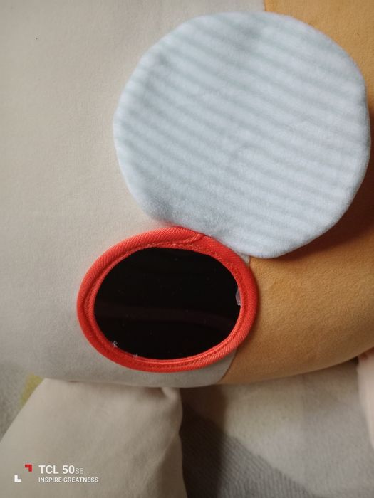 Peluche grande interativo tem várias atividades para estimular o bebê.