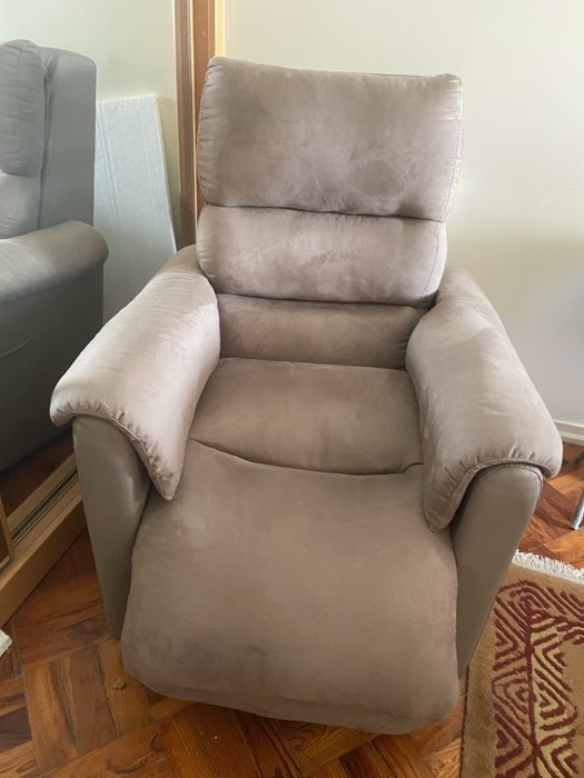 Cadeirao recicnavel c/ comando eletrico está Impecácel