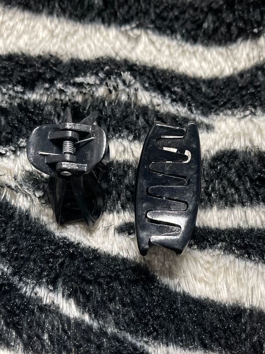 Czarne, mniejsze spinki do włosów