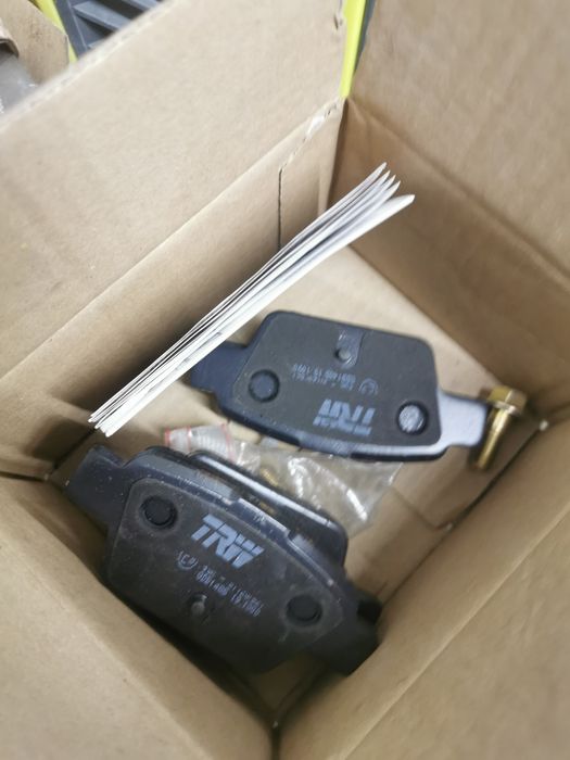 Tarcze hamulcowe tył + klocki Fiat bravo II TRW DF1790 GDB1485