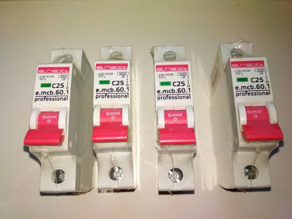 Автоматичний вимикач С25