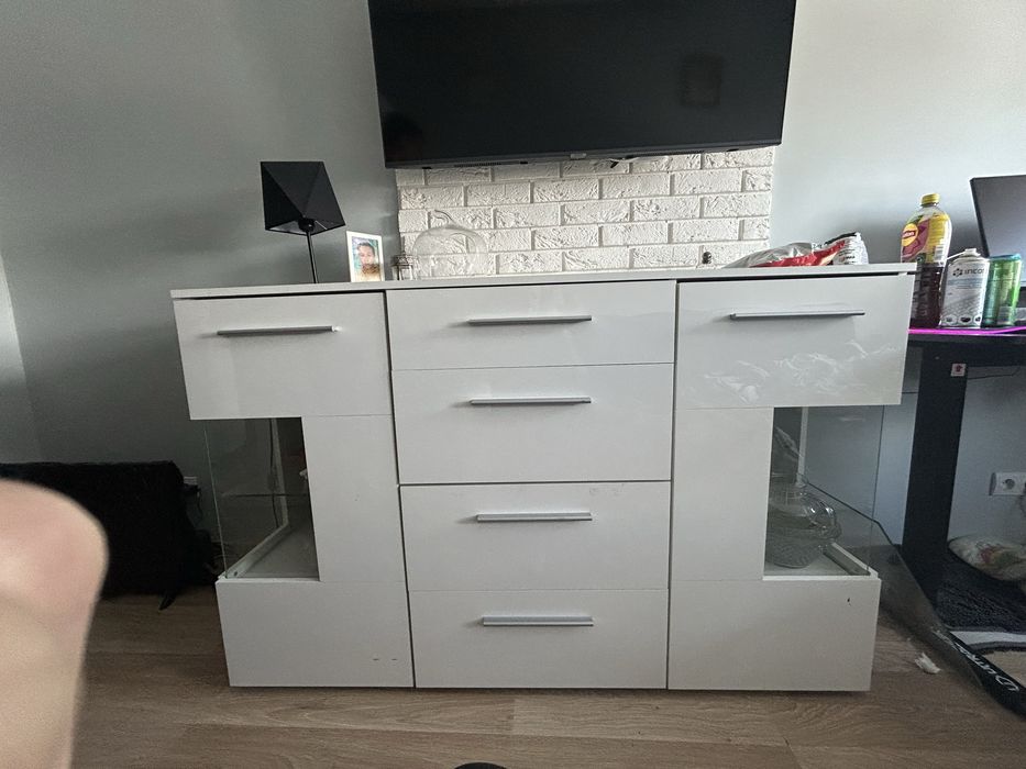 Sprzedam biala komode podswietlana z szufladami