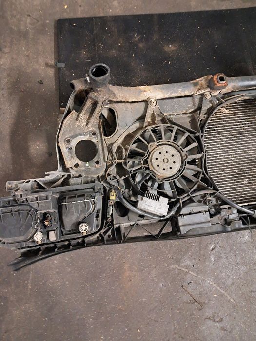 Pas przedni z chłodnicami audi a4b6