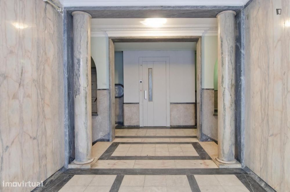 Quarto - localizado em Intendente Lisbon