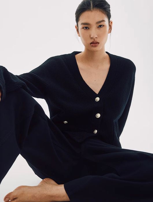 Эффектный черний жакет H&M