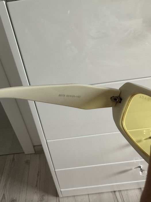 Okulary przeciwsloneczne Prada kremowe ramki żółte szkła