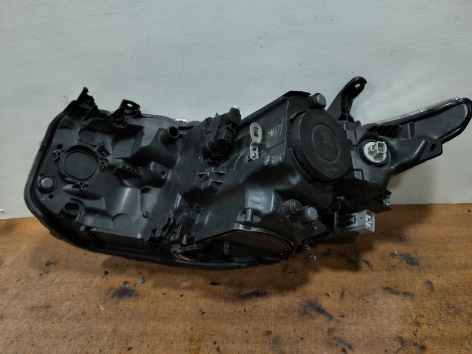 Farol Toyota Auris ótica original 2015