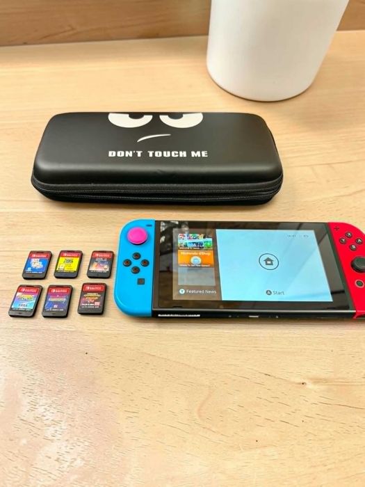 Nintendo Switch V2 (XKJ) 32 GB + Joy-Cony + gry + etui