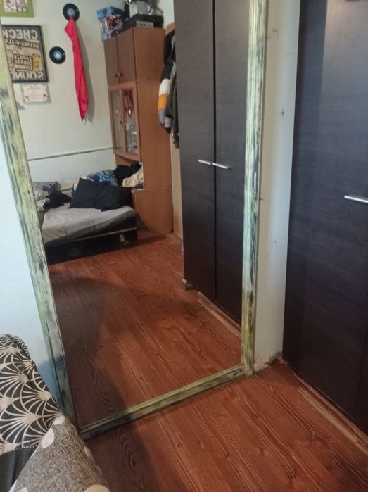 Lustro z drewnianą ramą