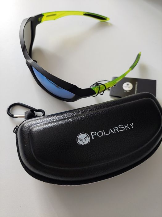 Okulary słoneczne sportowe.